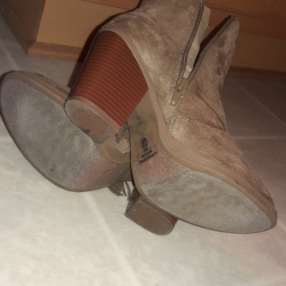 Super cute tan booties - Picture 4 of 4